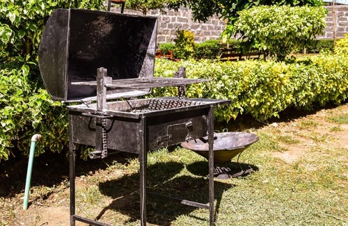 Nakuru Industrial Zone House | Discover Henry's Haven: Family-Friendly with a Hot Tub