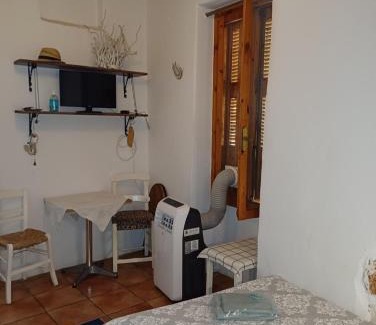 Old Town Apartment | Inviting Hera Studios: Pet-Friendly Stay with Hot Tub