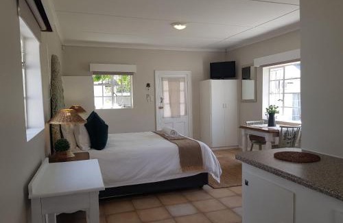 Somerset East Bed & Breakfast | Herberg Manor: 4-Star Haven with Pool and Family-Friendly Perks