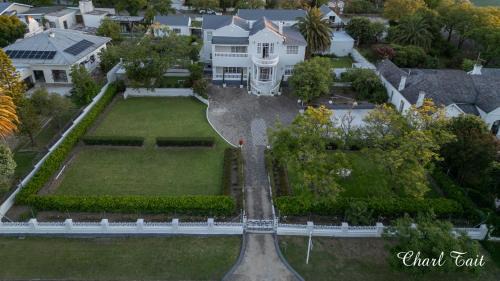 Somerset East Bed & Breakfast | Herberg Manor: 4-Star Haven with Pool and Family-Friendly Perks