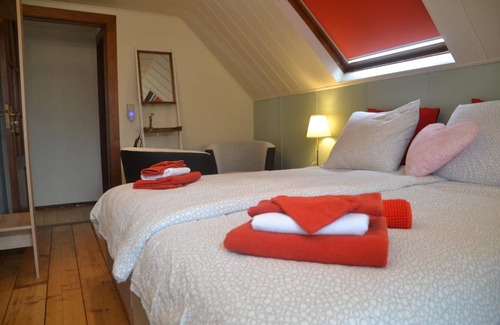 Vierlingsbeek Bed & Breakfast | Discover Herberg Thijssen: Family-Friendly Retreat with Pool