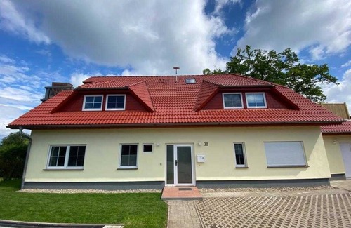 Muritz Apartment | Idyllic Herberge Seensucht: Lake View Ground Floor Retreat