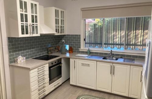 Tumut House | Top-Rated Herbert Cottage: Family-Friendly Retreat Awaits