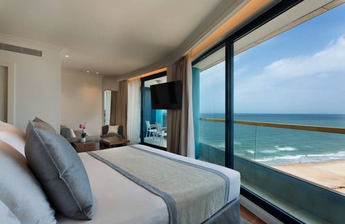Herzliya Pituach Hotel | Experience Comfort at Herbert Samuel Okeanos Suites Herzilya