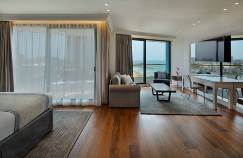 Herzliya Pituach Hotel | Experience Comfort at Herbert Samuel Okeanos Suites Herzilya