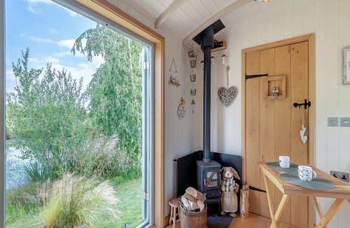 Redmile Cottage | Herbie's Shepherd Hut - UK50229
