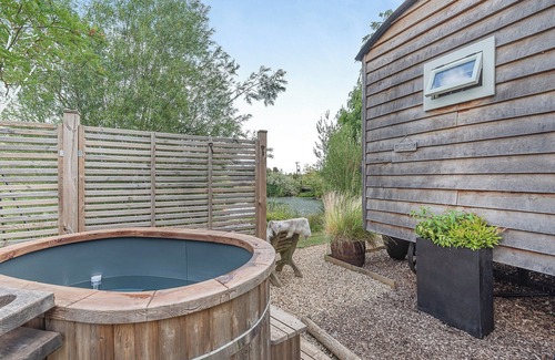 Redmile Cottage | Herbie's Shepherd Hut - UK50229