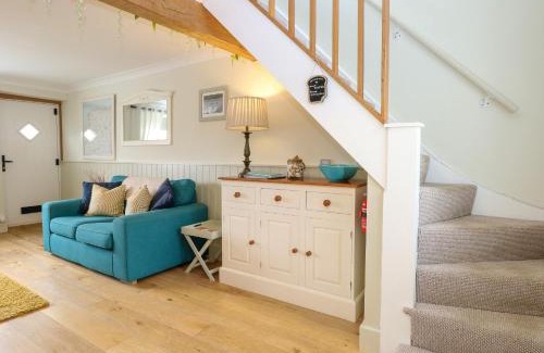 Snettisham House | Family-Friendly Retreat at Herbies Cottage - 4 Star Excellence