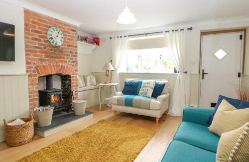 Snettisham House | Family-Friendly Retreat at Herbies Cottage - 4 Star Excellence