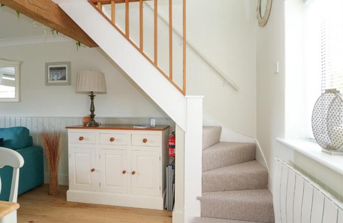 Snettisham House | Pet-Friendly Herbies Cottage in King's Lynn - 4-Star Retreat