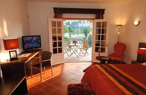 Mira Hotel | Relax at Herdade Lago Real: Pool, Spa & Family-Friendly