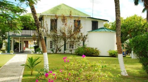 Georgetown Hotel | Herdmanston Lodge Hotel: 4-Star Comfort with Dining & Family Options