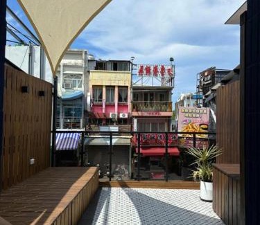 Big Beach Bed & Breakfast | Oceanfront Haven: Here B&B with Pool & Child-Friendly Amenities