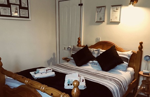 Todmorden Bed & Breakfast | Comfortable Retreat: Feel at Home with Kitchen Amenities