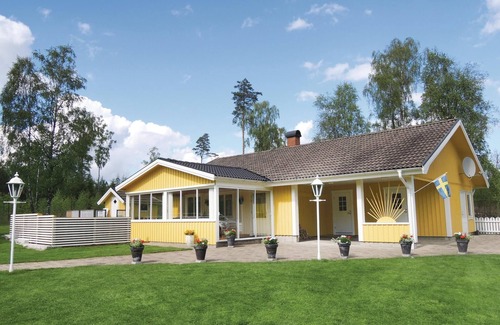 Karlstorp House | Comfortable Stay with Lake View and Spa Amenities Await