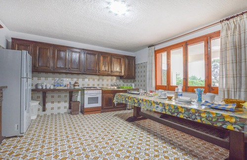 Menfi House | Spacious Getaway for Groups Amidst Beautiful Scenery