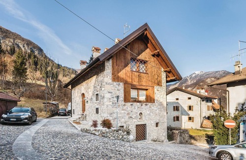 Raveo House | Experience Comfort in a Semi-Detached House near Raveo