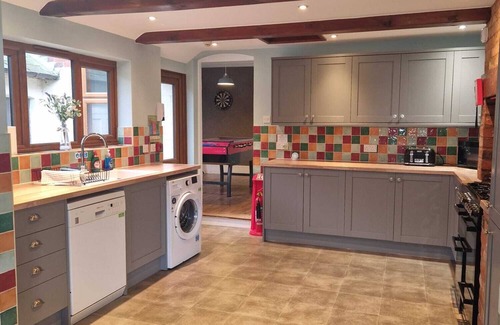 Hereford House | Discover Falcon House in Hereford: Family-Friendly Stay