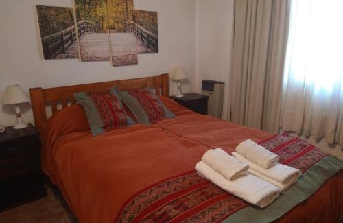 Villa Yacanto Ski Chalet | Discover Herencia Nativa: Family-Friendly with Kitchen Access