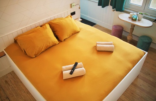 Reninge Bed & Breakfast | Discover Herenhuis1919: Family-Friendly with Delicious Dining
