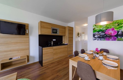 Zsira Apartment | Heritage Apartment with Pool and Kitchen for Families