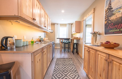 Ramsay Apartment | Heritage Retreat: 9.8 Rated Near Downtown with Spa & Hot Tub