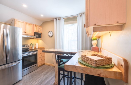 Ramsay Apartment | Heritage Retreat: 9.8 Rated Near Downtown with Spa & Hot Tub