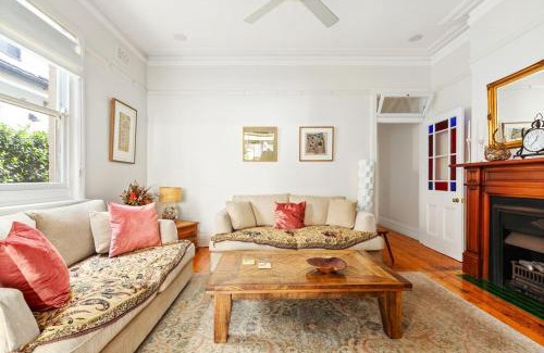 Manly House | Experience Heritage in Manly's Sunlit Beachside Oasis