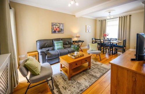 Trehafod House | Experience Heritage Cottage: Pet & Child Friendly Retreat