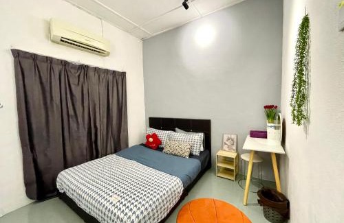 Central Seberang Perai House | Comfortable 3 Bedroom House Near Kijang Alma, Bukit Mertajam