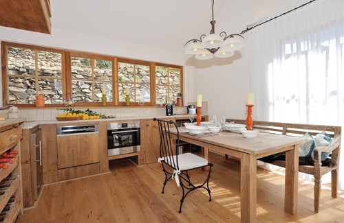 Durnstein Cabin | Exceptional Heritage Dürnstein: Spa & Pet-Friendly Retreat