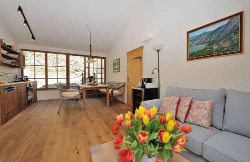 Durnstein Cabin | Exceptional Heritage Dürnstein: Spa & Pet-Friendly Retreat