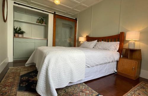 Oamaru Apartment | Heritage Hideaway: Guest Rated 8.9/10 for Comfort