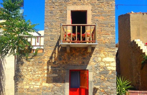 Neapoli House | Heritage Home Windmill 1853: Pet-Friendly Oceanfront Retreat
