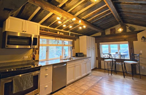 Okanagan-Similkameen House | Top-Rated Heritage House at Rust Wine Co. - Family-Friendly Stay