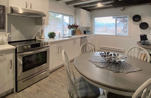 Okanagan-Similkameen House | Top-Rated Heritage House at Rust Wine Co. - Family-Friendly Stay