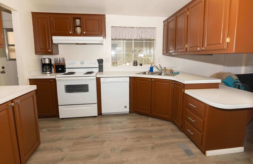 Pahrump House | Group-Friendly Heritage House: Rated 9.6 with Kitchen & Breakfast