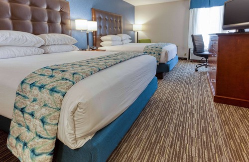 Fenton Hotel | Top-Rated Drury Inn & Suites in St. Louis Fenton