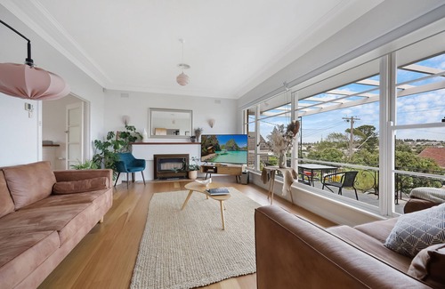 Warrnambool House | Discover Heritage on Liebig: Family-Friendly Getaway