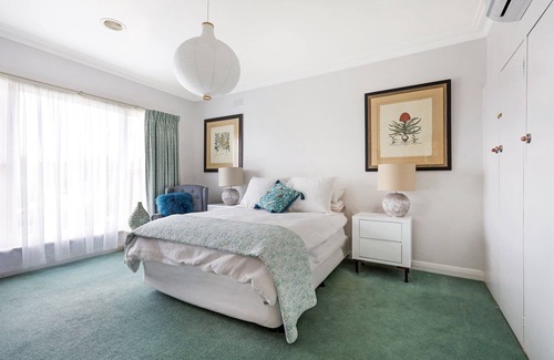 Warrnambool House | Discover Heritage on Liebig: Family-Friendly Getaway