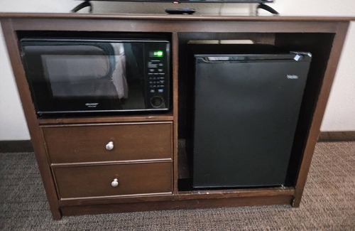 DeQuincy Hotel | Guest Rated: Heritage Place Hotel & Suites with Kitchen Access