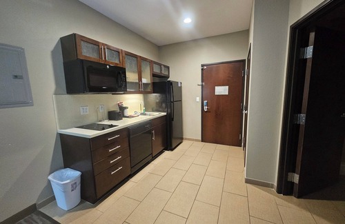 DeQuincy Hotel | Guest Rated: Heritage Place Hotel & Suites with Kitchen Access