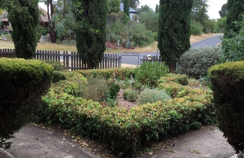Clunes House | Heritage Miners Cottage in Clunes with Spa & Hot Tub