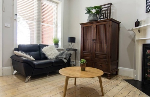 Geelong Apartment | Heritage Studio Steps from Geelong Waterfront with Breakfast