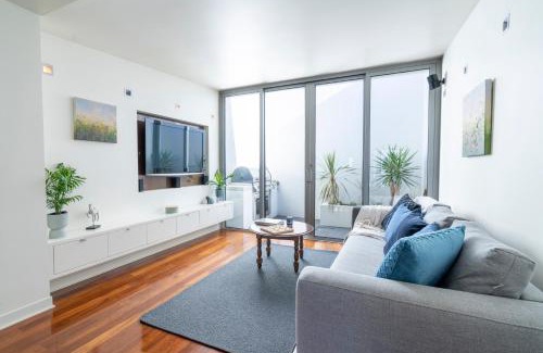 North Hobart Apartment | Heritage Terrace: Modern Comfort in a Family-Friendly Stay