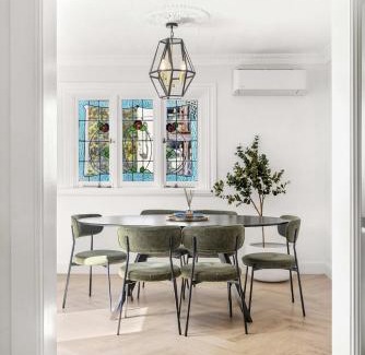 Pyrmont Apartment | Heritage Townhouse with Private Parking