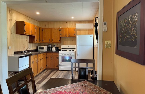 Stanhope Cottage | Heritage Two-Bedroom Cottage (Cottage 9)