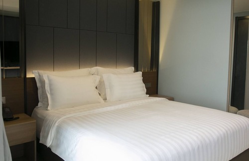 Mittakpheap House | Comfortable Stay at Herloom Serviced Residence with Pool
