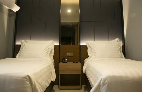 Mittakpheap House | Comfortable Stay at Herloom Serviced Residence with Pool
