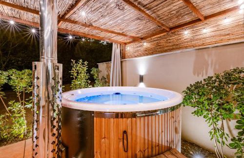 Nyons Apartment | Hermès Suite with Hot Tub - Guest Rated 9.6/10